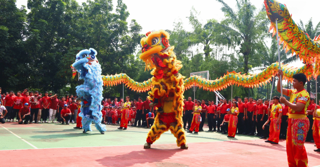 Pertunjukan barongsai dalam Perayaan Imlek President School