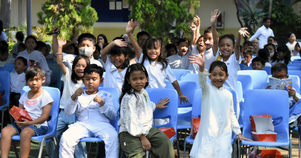 Siswa-siswi President School bergembira pada event Silaturahmi President School